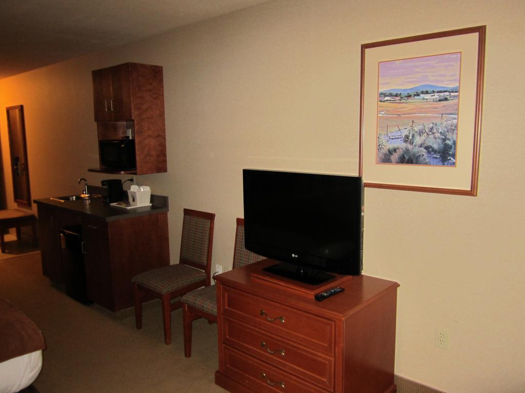 Super 8 By Wyndham Fort Nelson Bc Eksteriør billede