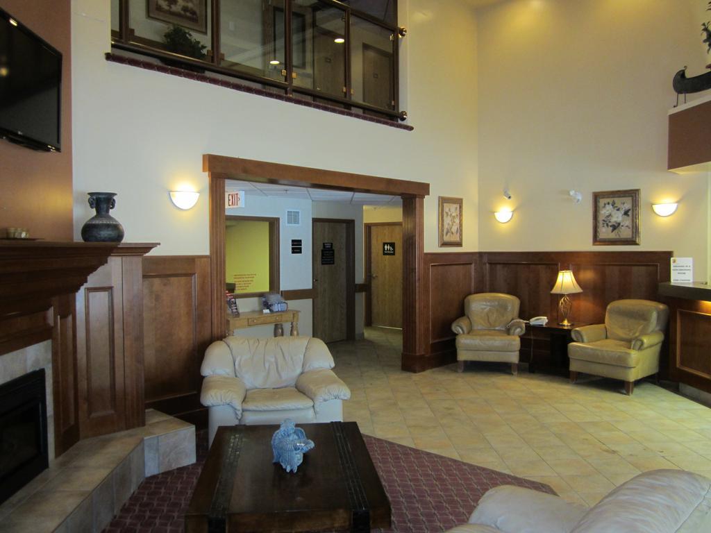 Super 8 By Wyndham Fort Nelson Bc Eksteriør billede