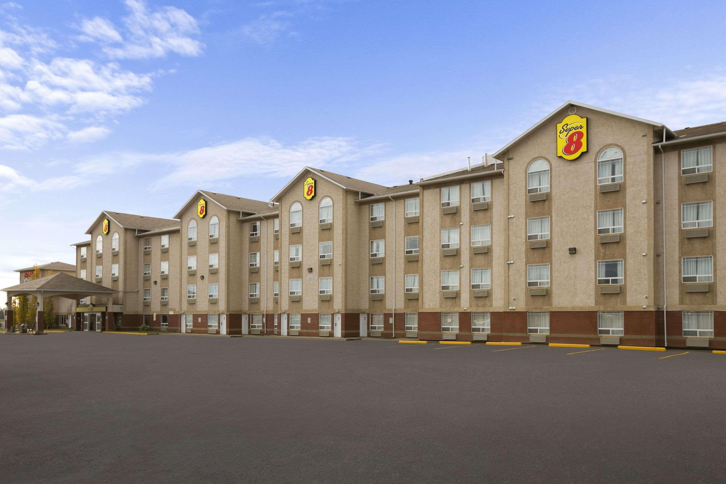 Super 8 By Wyndham Fort Nelson Bc Eksteriør billede