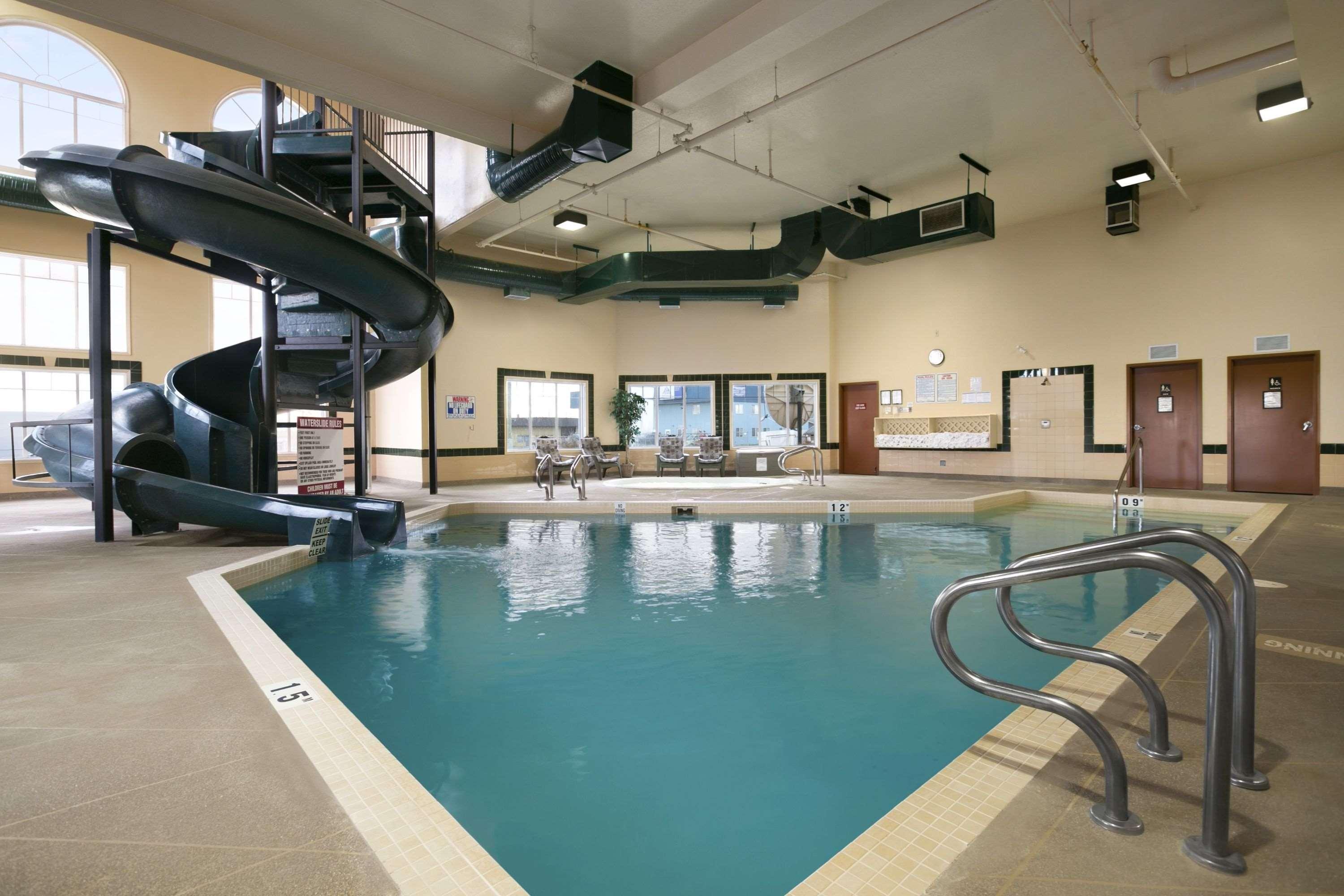 Super 8 By Wyndham Fort Nelson Bc Eksteriør billede