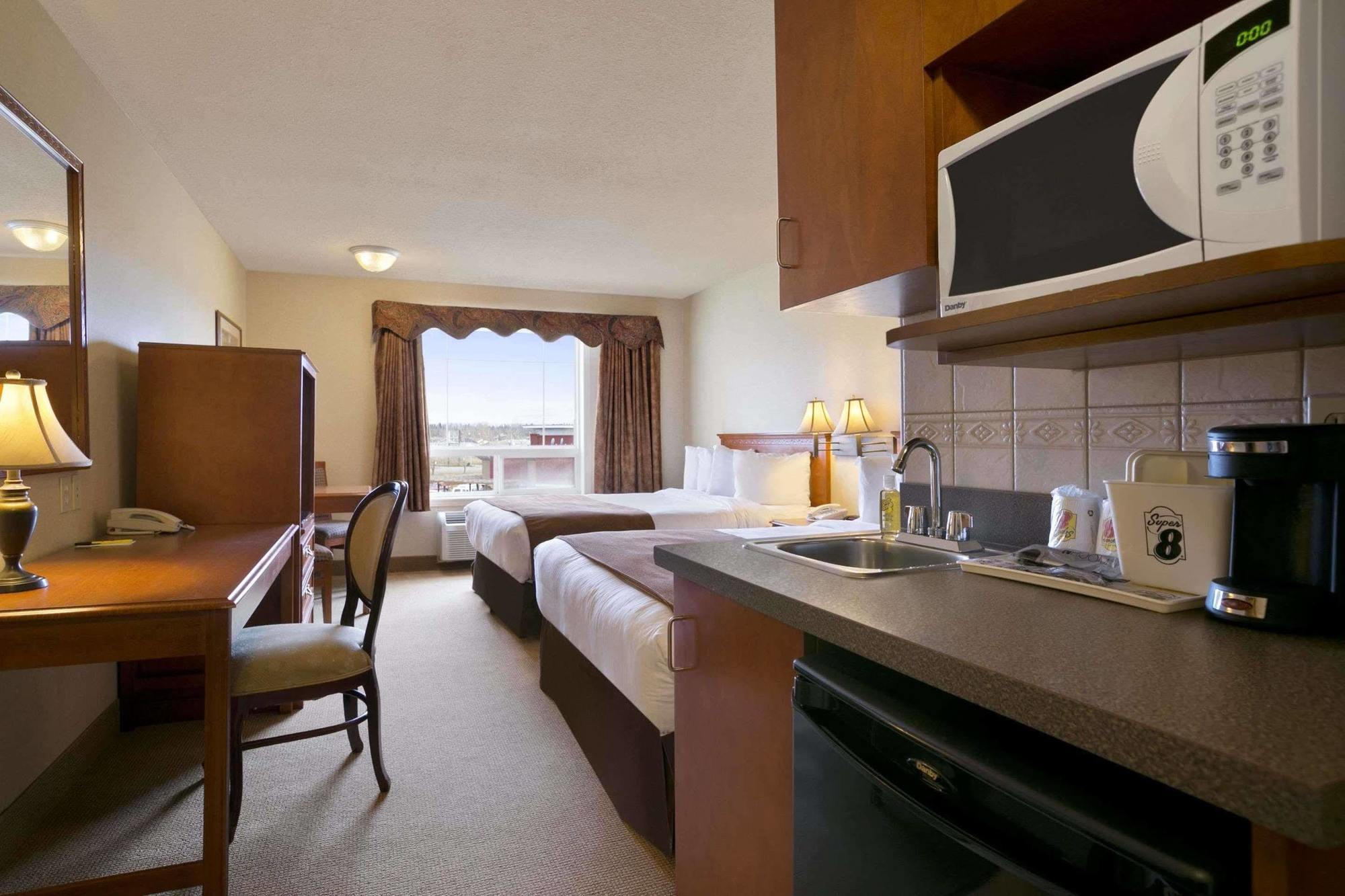 Super 8 By Wyndham Fort Nelson Bc Eksteriør billede