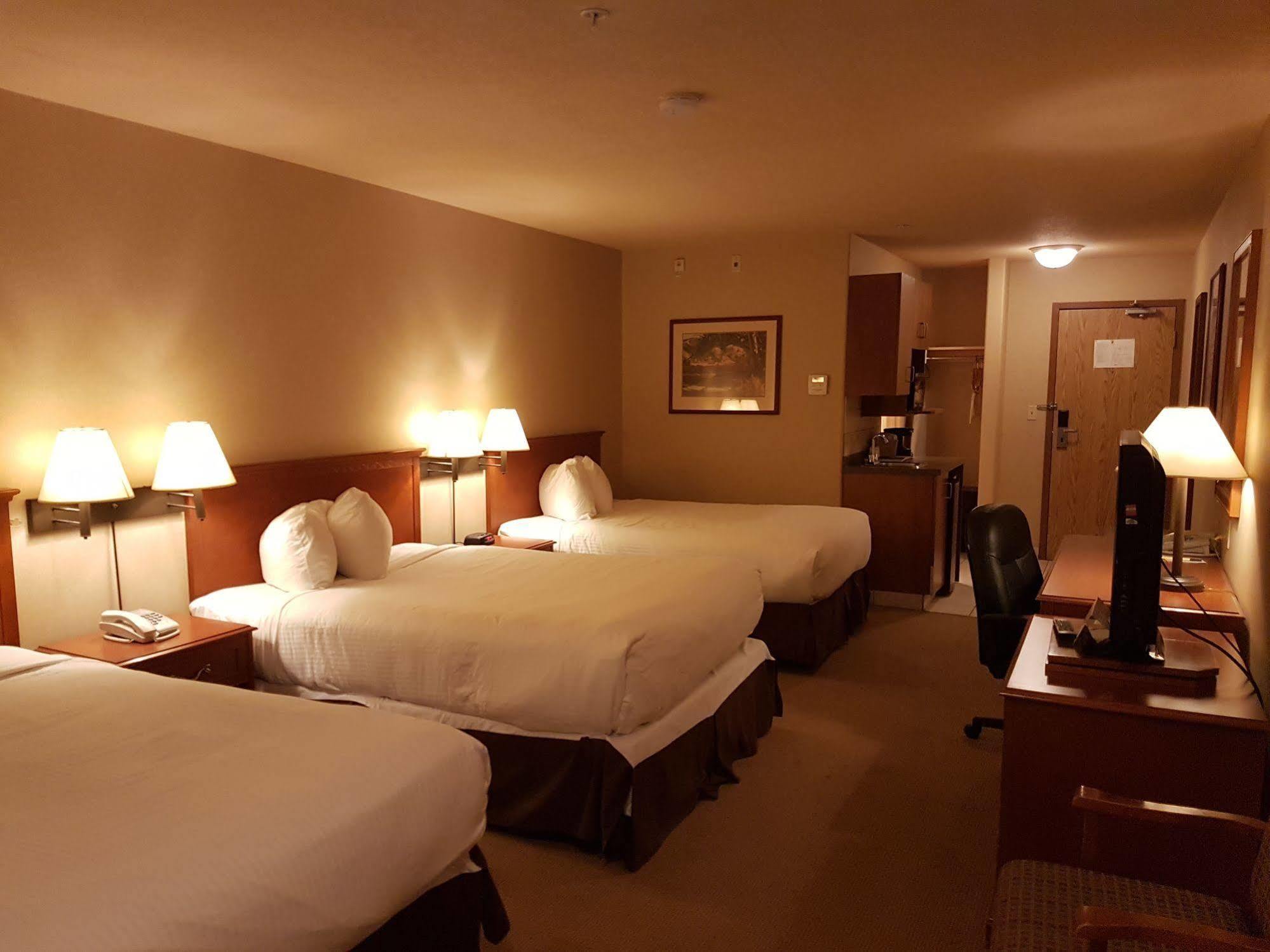 Super 8 By Wyndham Fort Nelson Bc Eksteriør billede