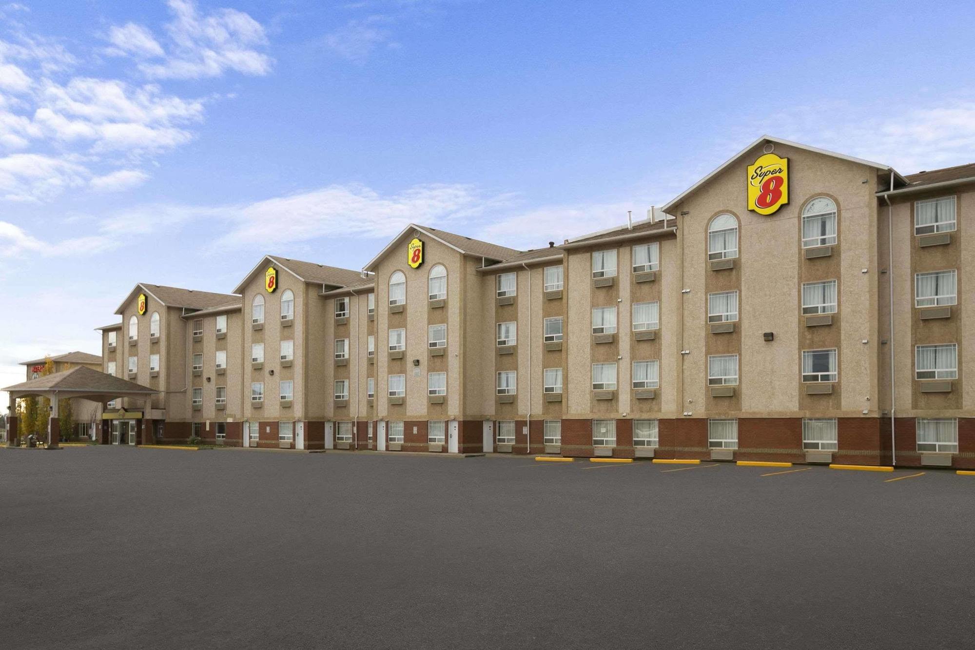 Super 8 By Wyndham Fort Nelson Bc Eksteriør billede